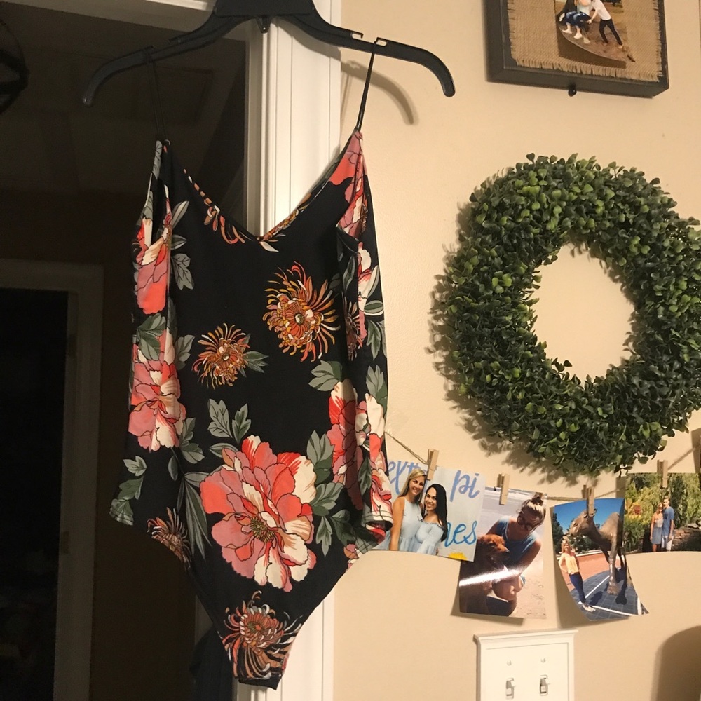 NWOT!! Floral Bodysuit